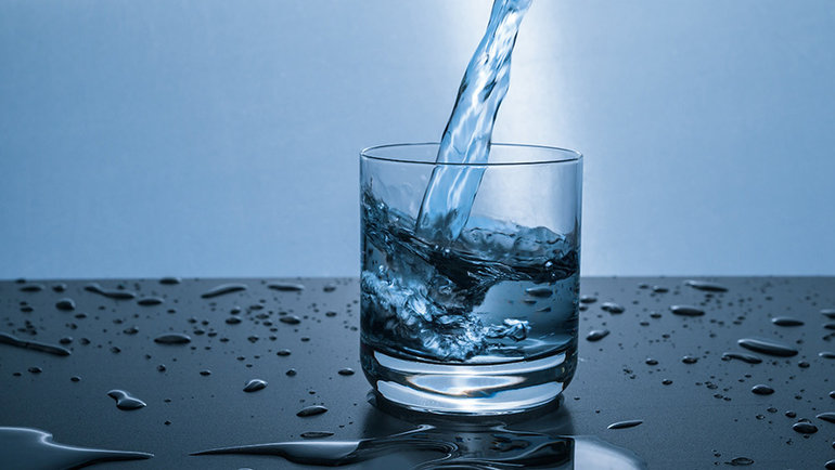 Какую воду нужно пить в жару?