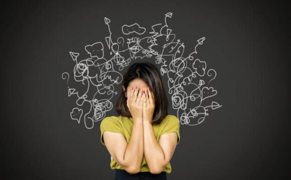 depressed Asian woman in deep many thoughts, having problem with over thinking Стресс и нехватка сна негативно влияют на здоровье